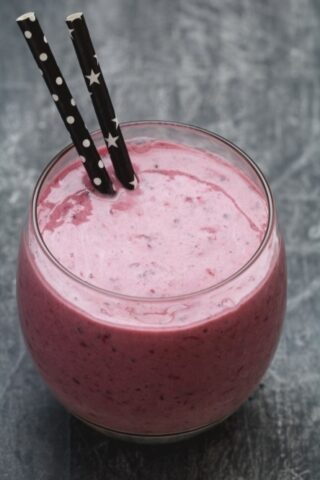 Blackberry Mango Yogurt Smoothie